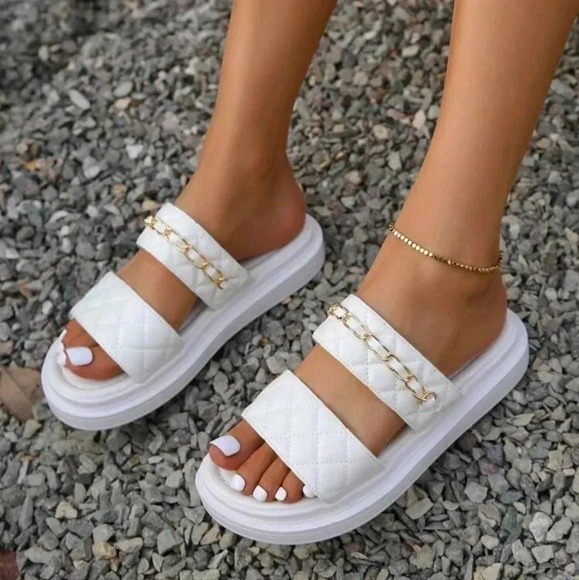 Women Quilted Chain Decor Flat Sandals, Fashion White Slide Sandals - Picture 2 of 6